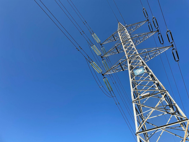 Archivo - Torre eléctrica
