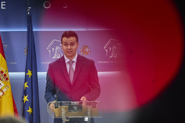El portavoz del PSOE en el Congreso, Héctor Gómez, interviene en una rueda posterior a una Junta de Portavoces, en el Congreso de los Diputados, a 28 de junio de 2022, en Madrid (España).