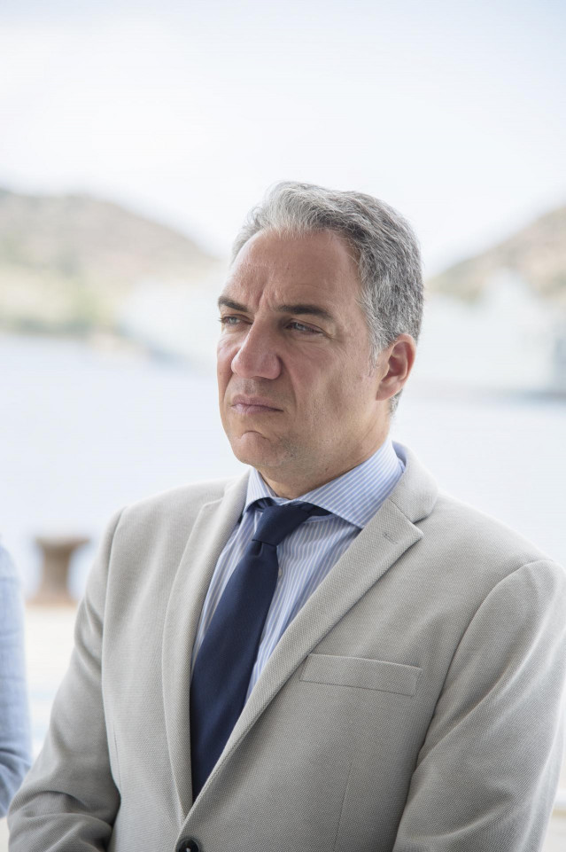 El consejero de Presidencia, Administración Pública e Interior de la Junta de Andalucía, Elías Bendodo, durante un encuentro institucional en la sede de la Autoridad Portuaria, a 1 de julio de 2022, en Cartagena, Región de Murcia (España).