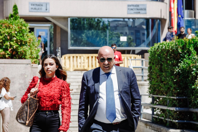 El abogado de la familia de Esther Escobar, Juan Manuel Medina, a su llegada al juicio de Antonio L, el asesino de Esther Escobar, a 4 de julio de 2022, en Madrid (España).