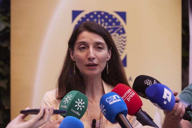 La ministra de Justicia, Pilar Llop, atiende a los medios de comunicación tras el acto oficial de inauguración del curso de verano 'Mujeres y justicia' en la sede de la UPO en Carmona, a 4 de julio de 2022 en Sevilla (Andalucía, España)