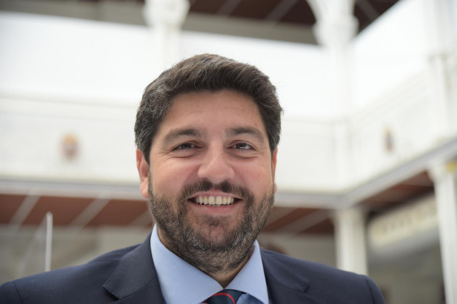 El presidente de la Región de Murcia, Fernando López Miras, llega a la primera sesión del Debate sobre el Estado de la Región, en la Asamblea Regional de Murcia, a 28 de junio de 2022, en Cartagena, Murcia (España).