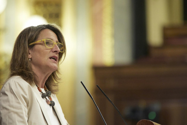 La vicepresidenta y ministra para la Transición Ecológica y el Reto Demográfico del Gobierno de España, Teresa Ribera, interviene en una sesión plenaria, en el Congreso de los Diputados, a 30 de junio de 2022, en Madrid (España).