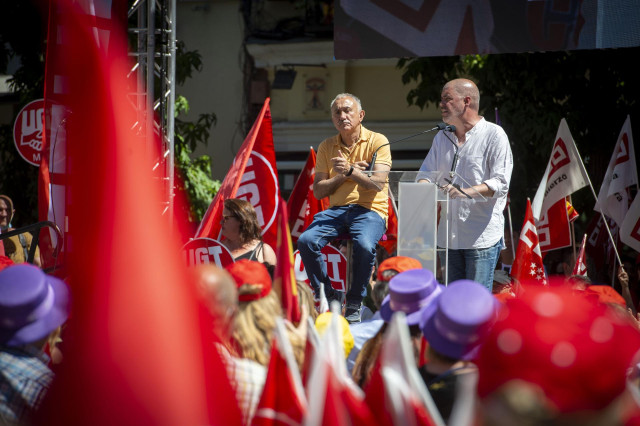 El secretario general de CCOO, Unai Sordo, (d)  y el de UGT, Pepe Álvarez, (i), en una imagen de archivo.