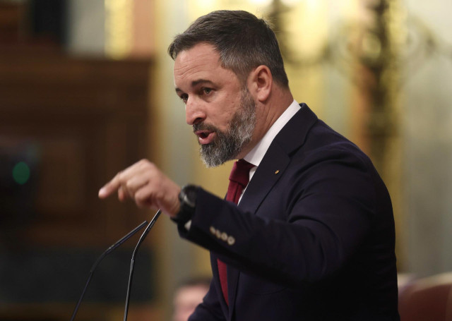 El líder de Vox, Santiago Abascal, interviene en una sesión plenaria, en el Congreso de los Diputados, a 8 de junio de 2022, en Madrid (España). El pleno de hoy gira en torno a la votación sobre el fin de la venta de turismos y vehículos comerciales nuevo