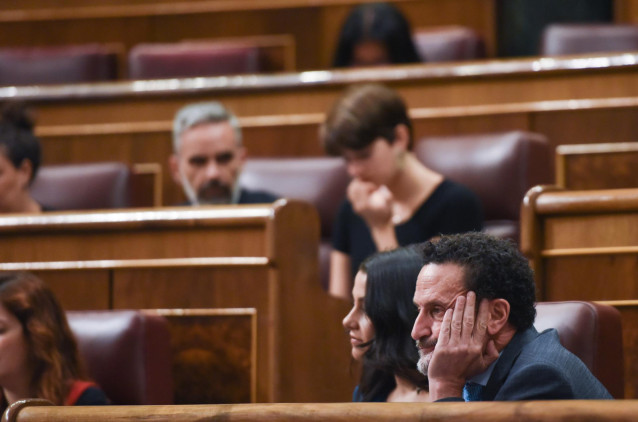 La líder de Cs, Inés Arrimadas, y el portavoz adjunto de Ciudadanos en el Congreso, Edmundo Bal, en una sesión plenaria, en el Congreso