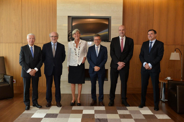 Izda-dcha: pres. De CIP, António Saraiva;pres. De Repsol, Antonio Brufau;embajadora de España en Portugal, Marta Betanzos; alcalde de Lisboa, Carlos Moedas; el Sec. Estado de Mov. Urbana de Portugal, Jorge Delgado y Dir. Gen. Fund. Repsol, António Calçada