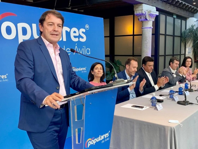 El presidente del PP de Castilla y León, Alfonso Fernández Mañueco, durante su intervención en la Junta Directiva del PP de Ávila.