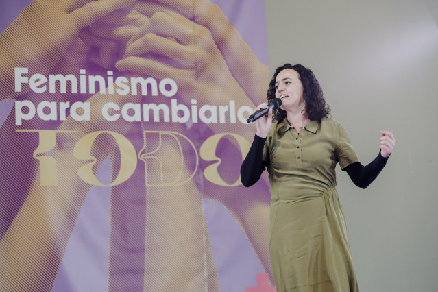 Archivo - La responsable de Igualdad de IU, Clara Alonso, interviene en el acto 'Feminismo para cambiarlo todo', en el centro MEEU (Madrid Exposiciones y Eventos Urbanos), en la Estación de Chamartín, a 6 de marzo de 2022, en Madrid (España).