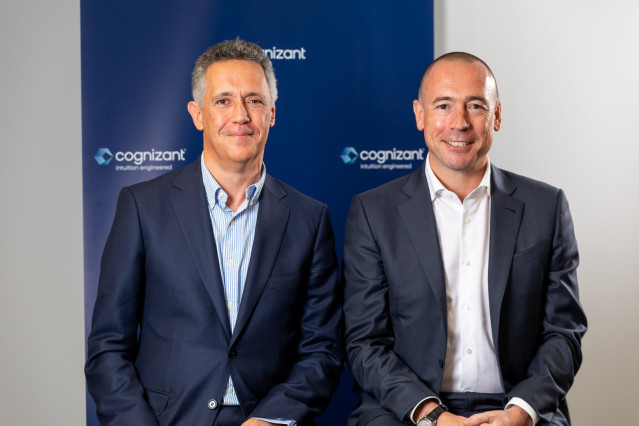 Archivo - El consejero delegado de Cognizant, Brian Humphries, y el director de Europa del Sur, Manuel Ávalos