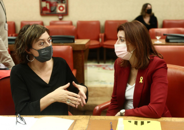 Archivo - La portavoz adjunta de ERC, Carolina Telechea, a la derecha, con la diputada  Montserrat Bassa