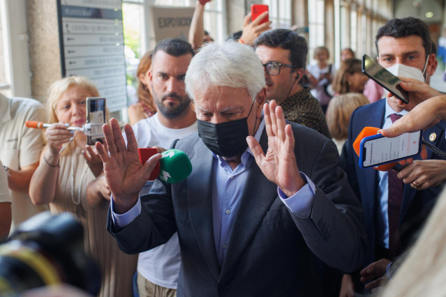 El expresidente del Gobierno, Felipe González, a su llegada a la conferencia extraordinaria ‘Seguridad jurídica y libertad’ del curso ‘La seguridad jurídica en la contribución al gasto público’, en la 35 Edición de los Cursos de Verano Complutense (UCM).