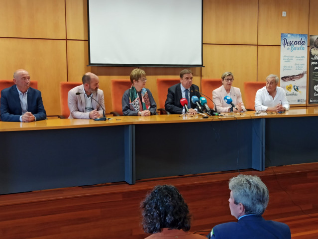 Rueda de prensa del ministro de Pesca, Luis Planas; la conselleira do Mar, Rosa Quintana; la secretaria general de Pesca, Alicia Villauriz; y el presidente de las cofradías españolas, Basilio Otero