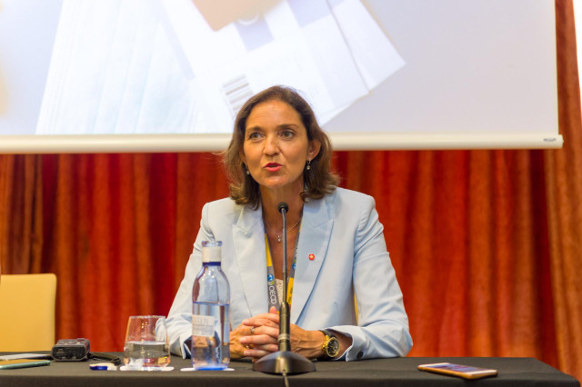 La ministra de Industria, Comercio y Turismo, Reyes Maroto, comparece al inicio de la Cumbre Internacional sobre Movilidad Internacional Segura, a 7 de julio de 2022, en Ibiza, Baleares (España).