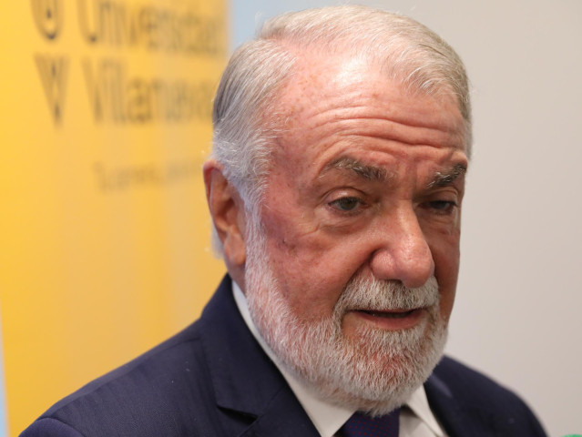 Archivo - El exministro de Interior Jaime Mayor Oreja imparte una sesión de liderazgo personal en la Universidad Villanueva de Madrid, a 20 de octubre de 2021, en Madrid (España).