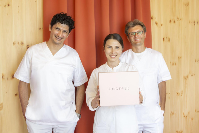 Los fundadores de Impress, Khaled Kasem y Diliara y Vladimir Lupenko.