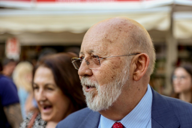 Archivo - El presidente del CIS, José Félix Tezanos, a su llegada a la presentación del libro ‘Cambios sociales en tiempos de pandemia’, en el pabellón de Caixabank del Parque de El Retiro, a 31 de mayo de 2022, en Madrid (España).