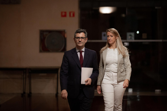 El ministro de la Presidencia, Relaciones con las Cortes y Memoria Democrática, Félix Bolaños, y la delegada del Gobierno en Cataluña, Maria Eugènia Gay Rosell.