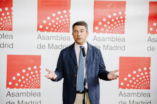 El nuevo portavoz del Partido Popular en la Asamblea de Madrid, Pedro Muñoz Abrines, comparece en una sesión plenaria, en la Asamblea de Madrid, a 23 de junio de 2022, en Madrid (España). El tema central de este pleno es la explicación de la presidenta de