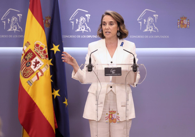 La portavoz del PP, Cuca Gamarra, ofrece una rueda de prensa en el Congreso de los Diputados