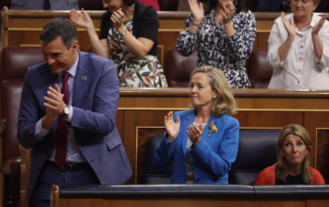 El presidente del Gobierno, Pedro Sánchez; la vicepresidenta primera y ministra de Asuntos Económicos, Nadia Calviño; y la vicepresidenta segunda y ministra de Trabajo y Economía Social, Yolanda Díaz.
