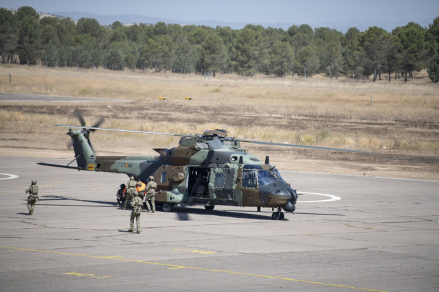 Archivo - Un helicóptero Superpuma Cougar despega de la base de helicópteros de Almagro I (BELHA I), en la Base Coronel Sánchez Bilbao, a 10 de junio de 2022, en Almagro, Ciudad Real (España).