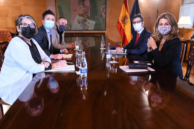 Archivo - (I-D) La diputada de Más País-Verdes Equo Inés Sabanés; el líder de Más País, Íñigo Errejón, y el diputado de Compromís, Joan Baldoví; el ministro de la Presidencia, Félix Bolaños, y la vicepresidenta segunda y ministra de Trabajo, Yolanda Díaz.