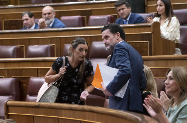 El portavoz adjunto de Ciudadanos en el Congreso, Edmundo Bal (d), durante un pleno extraordinario en el Congreso de los Diputados, a 13 de julio de 2022, en Madrid (España).
