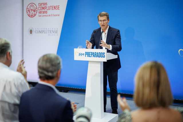 El presidente del PP, Alberto Núñez Feijóo, inaugura el curso ‘Fortalecer Europa con una alternativa para la mayoría’, a 13 de julio de 2022, en San Lorenzo de El Escorial, Madrid (España). El líder del PP utiliza este espacio, que pertenece a la programa