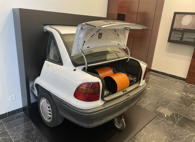 Réplica del coche bomba utilizado por ETA contra la casa cuartel de Zaragoza