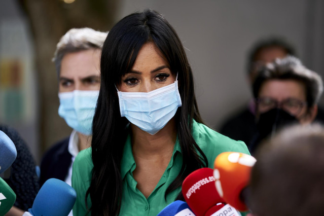 Archivo - La vicealcaldesa de Madrid, Begoña Villacís ofrece declaraciones a los medios durante su visita al Centro de Acogida Municipal Para Personas Sin Hogar San Isidro, a 20 de mayo de 2021, en Madrid (España). La visita coincide con el inicio de la v