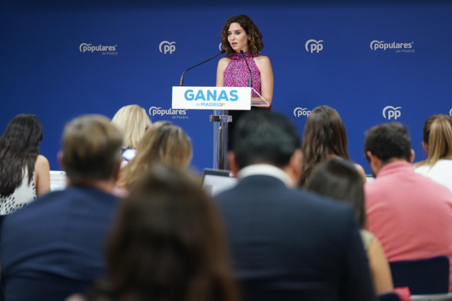 La presidenta de la Comunidad de Madrid, Isabel Díaz Ayuso, comparece en rueda de prensa.
