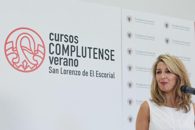 La vicepresidenta segunda, Yolanda Díaz, participa en el curso 'La guerra que lo cambió todo: soberanía energética, geopolítica y nuevos derechos' durante la 35 Edición de los Cursos de Verano Complutense (UCM).
