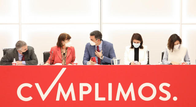 Archivo - (I-D) El secretario de Organización, Santos Cerdán; la presidenta del PSOE, Cristina Narbona; el secretario general del PSOE y presidente del Gobierno, Pedro Sánchez; la nueva vicesecretaria general del partido, Adriana Lastra.