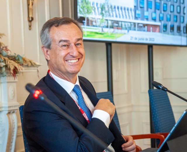 César González-Bueno, Consejero Delegado del Banco Sabadell, durante su intervención en el curso de verano organizado por la APIE en la UIMP de Santander.