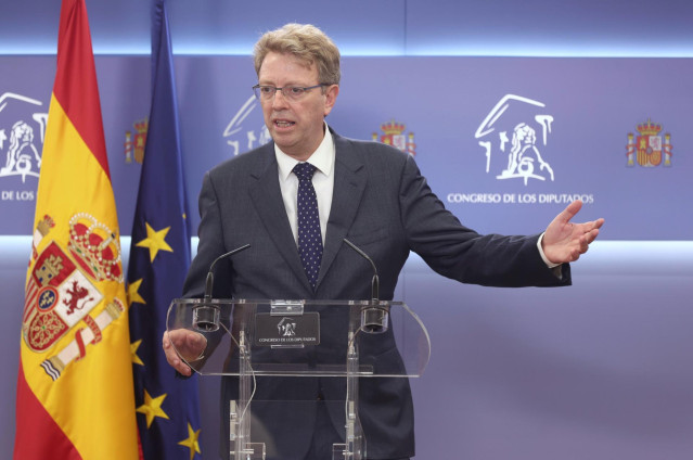 El portavoz del PDeCAT en el Congreso, Ferran Bel, ofrece una rueda de prensa en el Congreso