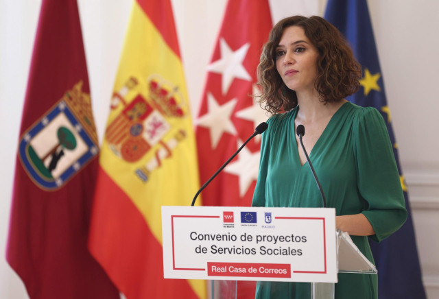 La presidenta de la Comunidad de Madrid, Isabel Díaz Ayuso, responde a los medios tras la firma de un convenio con el alcalde de Madrid, en la Real Casa de Correos, a 19 de julio de 2022, en Madrid (España). Ayuntamiento y Comunidad de Madrid firman hoy u