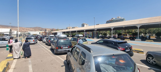 Embarque de vehículos en el puerto de Almería durante la OPE 2022