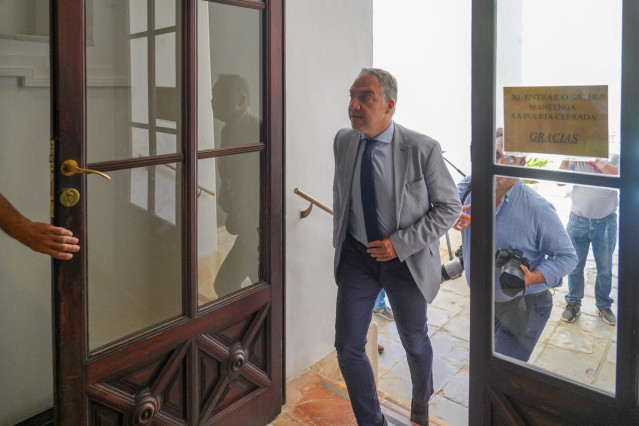 El consejero de la Presidencia, Administración Pública e Interior y portavoz del Gobierno andaluz en funciones, Elías Bendodo, comparece en la rueda de prensa posterior a la reunión del Consejo de Gobierno a 19 de julio del 2022 en Sevilla (Andalucía, Esp