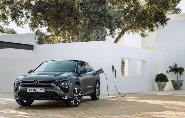 Archivo - Citroën C5 X Plug-in Hybrid