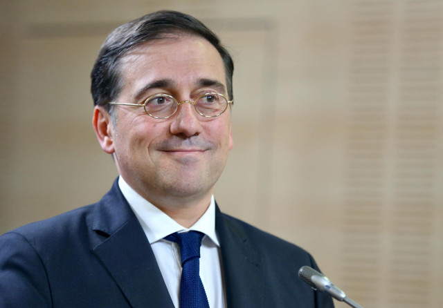 El ministro de Asuntos Exteriores, Unión Europea y Cooperación, José Manuel Albares, tras una reunión con su homóloga la ministra de Relaciones Exteriores de la República de Chile, en el Palacio de Viana, a 1 de julio de 2022, en Madrid (España).
