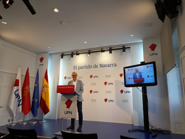 Archivo - El senador de UPN, Alberto Catalán