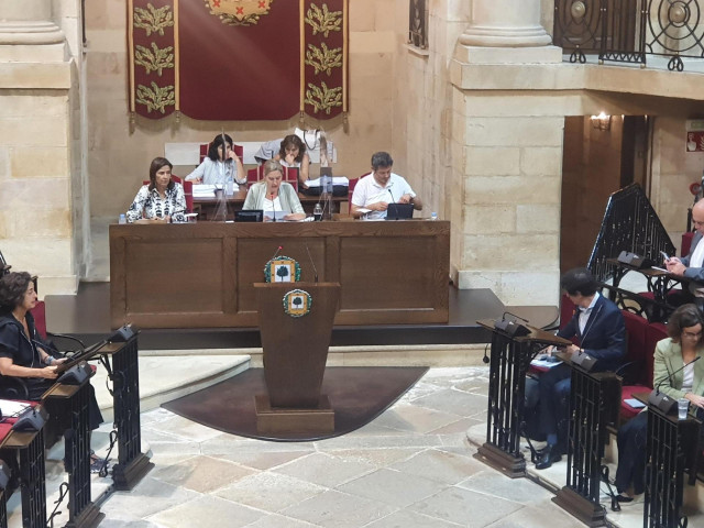 La Juntas Generales de Bizkaia aprueba una declaración institucional de solidaridad con el periodista Pablo González