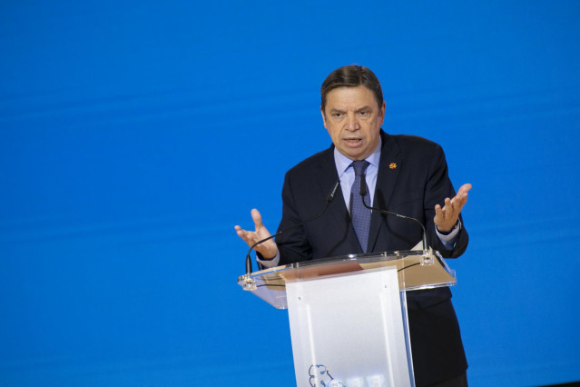 Archivo - El ministro de Agricultura, Pesca y Alimentación, Luis Planas,