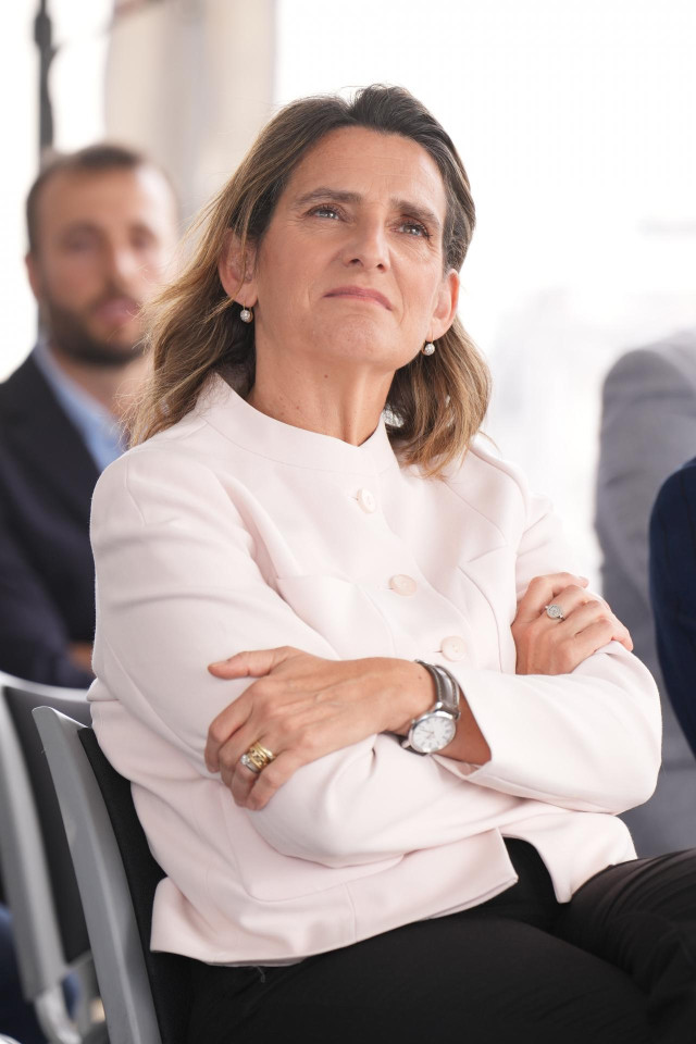 La vicepresidenta tercera del Gobierno y ministra para la Transición Ecológica y el Reto Demográfico, Teresa Ribera, en el  bautizo de la plataforma eólica marina flotante DemoSATH en Punta Sollana, a 20 de julio de 2022, en Bilbao, País Vasco (España).
