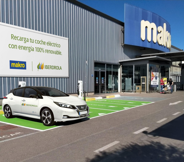 Ni Navarra / Iberdrola Y Makro Trabajan Juntos Para El Fomento De La Movilidad Sostenible