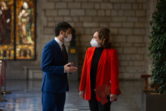 Archivo - El vicepresidente y conseller de Políticas Digitales y Territorio, Jordi Puigneró, y la alcaldesa de Barcelona, Ada Colau, tras la reunión.