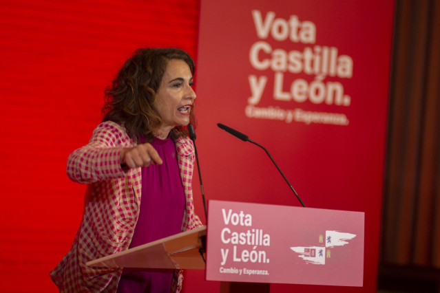 Archivo - La ministra de Hacienda, María Jesús Montero, interviene en un acto público en el Centro Cultural Provincial, a 3 de febrero de 2022, en Palencia, Castilla y León (España).