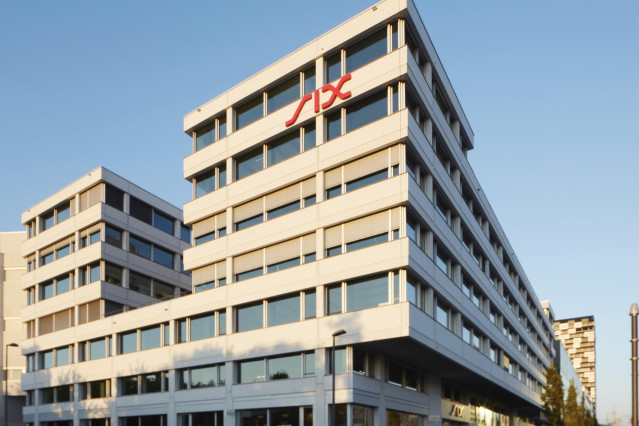 Archivo - Sede de la Bolsa suiza Six