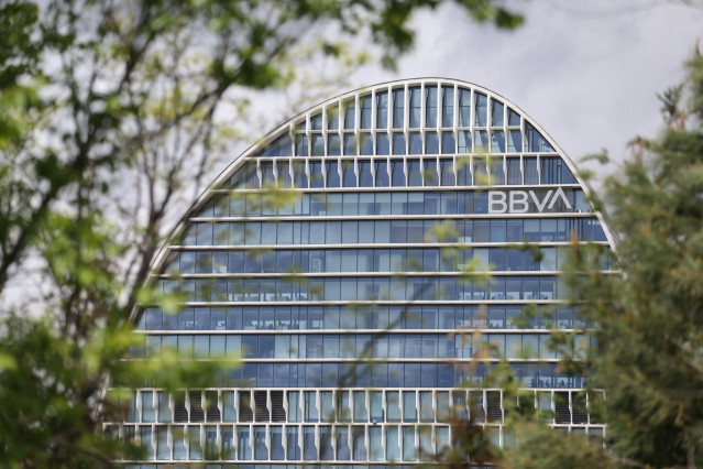 Archivo - Edificio de la sede de BBVA en Madrid, conocido como ‘La Vela’, a 22 de abril de 2021, en Madrid (España).